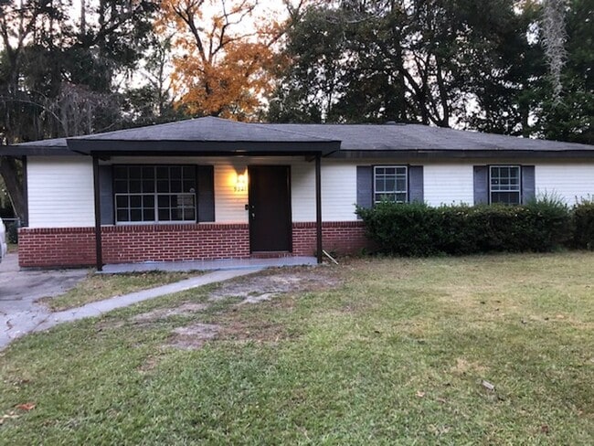 Primary Photo - cute home im southside