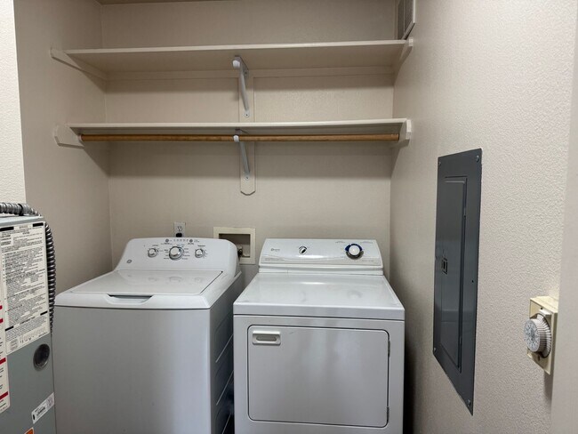 Building Photo - 4343 W Rose Hl St