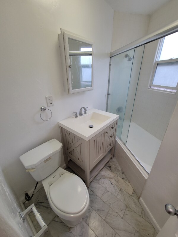 Building Photo - 485 S Roxbury Dr