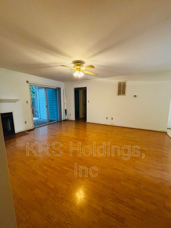 Building Photo - 3320 Pinecrest Cir