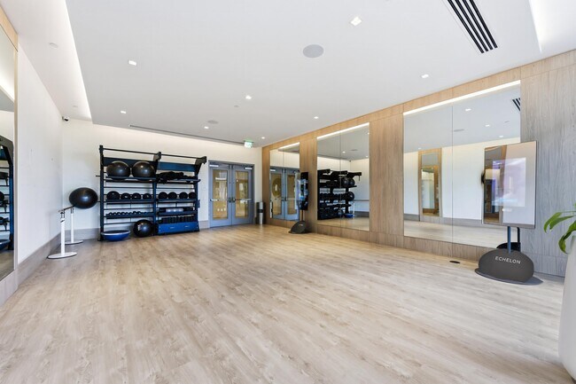 Building Photo - 220 Lake Shore Dr