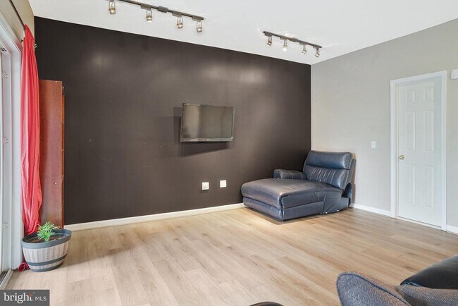 Building Photo - 22438 Maison Carree Square