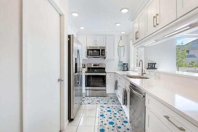 Building Photo - 353 S US Hwy 1