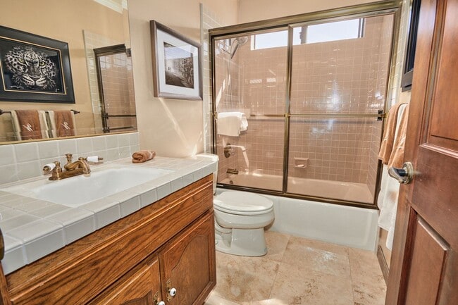 Building Photo - Spacious 3-Bedroom Lake House in Victorvil...