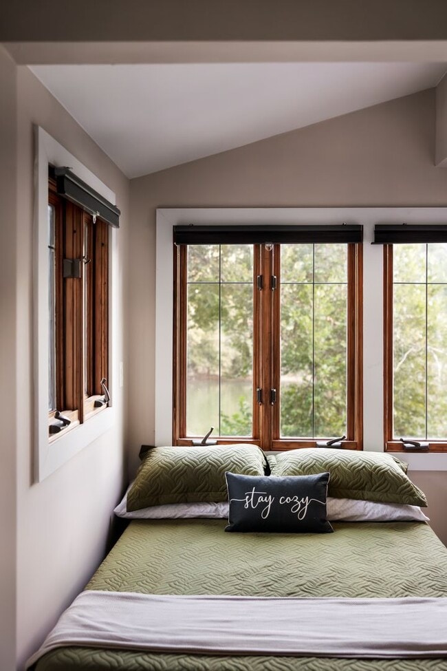 Building Photo - 730 Bennys Bch Rd