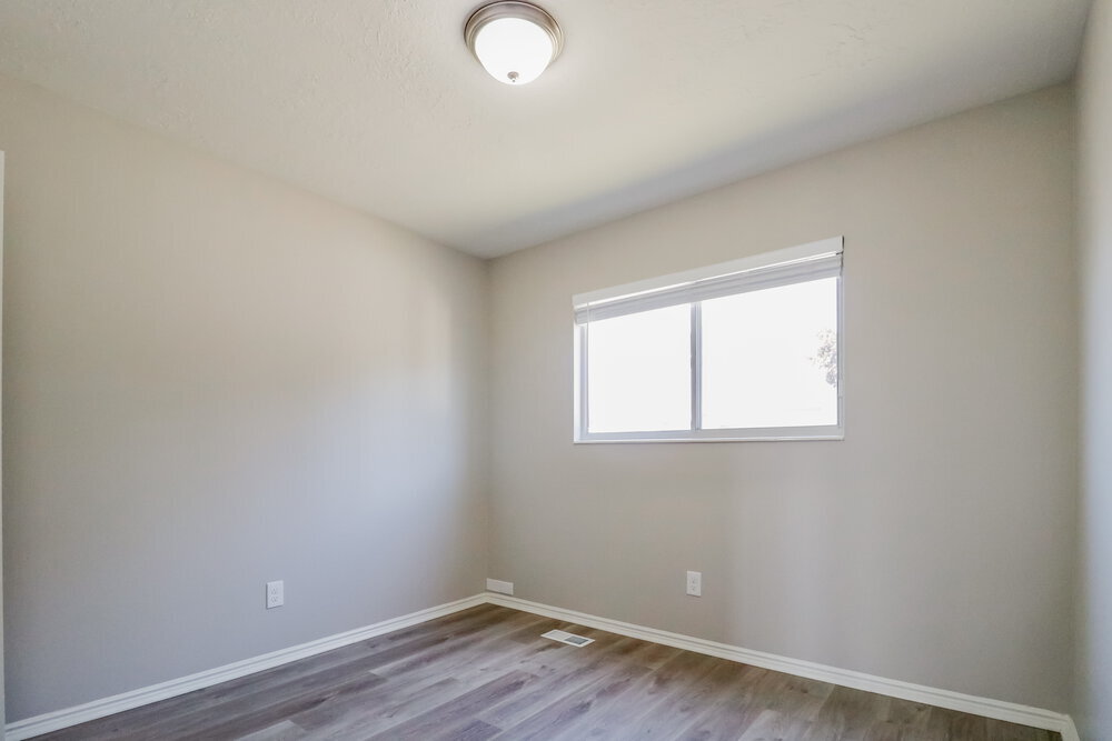 Building Photo - 1179 E 2350 N