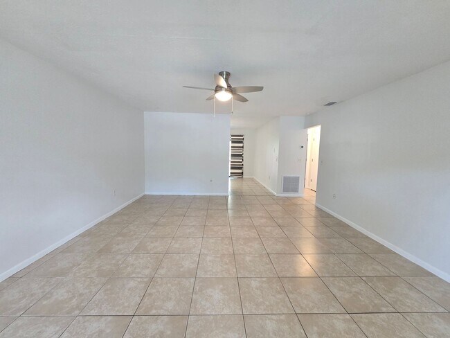 Building Photo - 5417 Desoto Pl