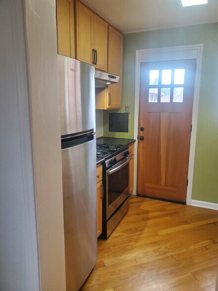 kitchen - 3339 N Harrison St