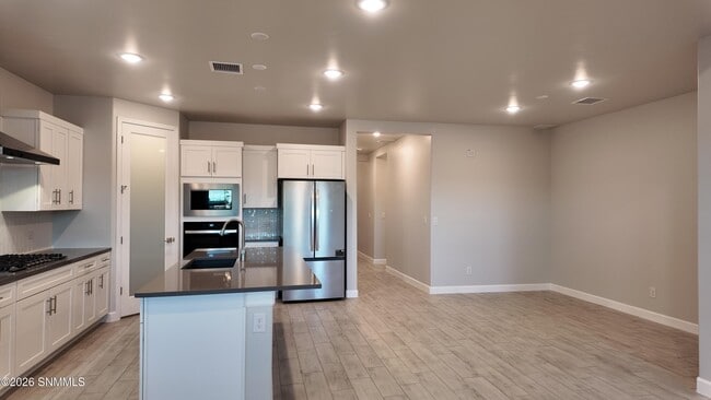 Building Photo - 150 Pinos Altos Trl