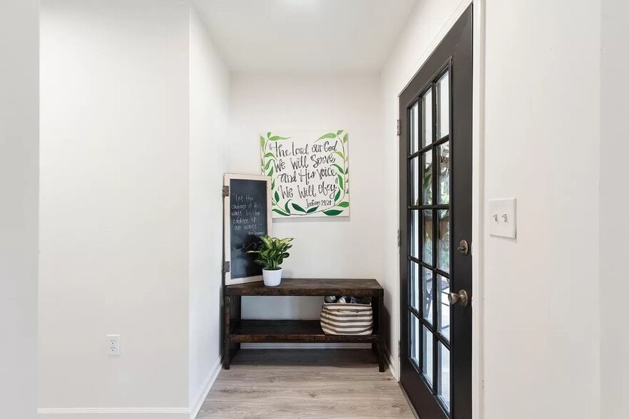 Building Photo - 62 Sharmont Dr