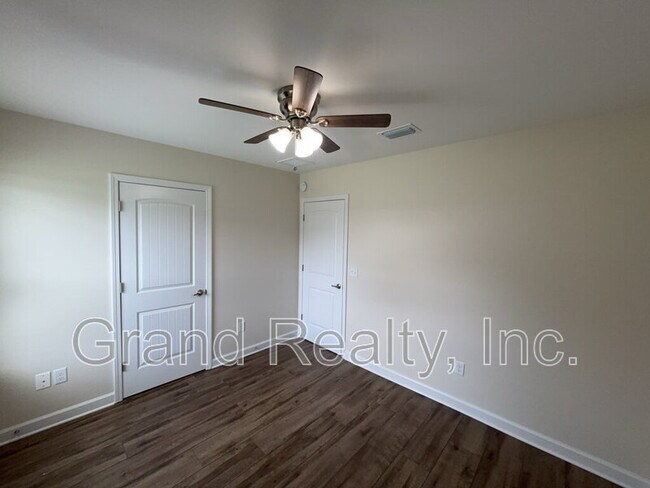 Building Photo - 4004 Roxies Ln
