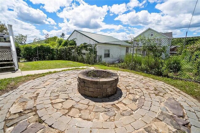 Building Photo - 723 Lehigh St