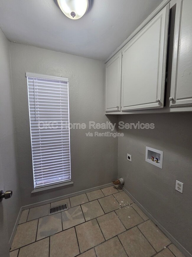 Building Photo - 6715 Lyrewood Ln