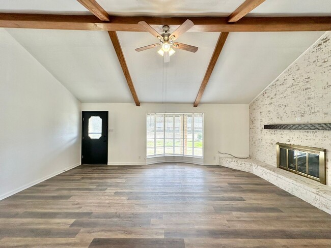 Building Photo - Available now! Newly Updated 3/2/2! Large ...