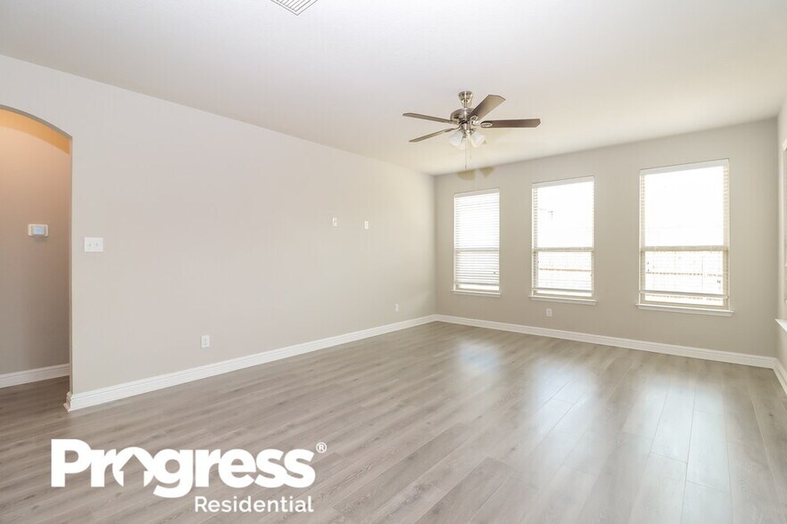 Building Photo - 6232 Topsail Dr
