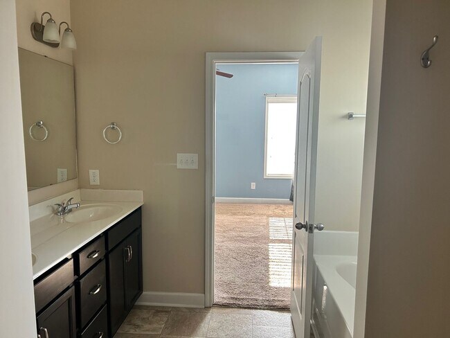 Building Photo - 2120 Courtland Dr