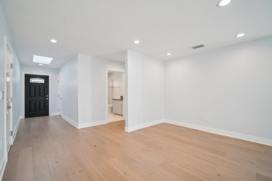 Building Photo - 1854 Homeworth Dr