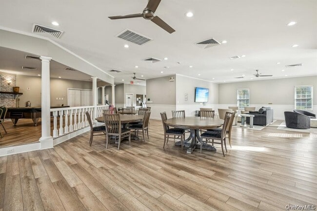 Building Photo - 5 Norfolk Ct