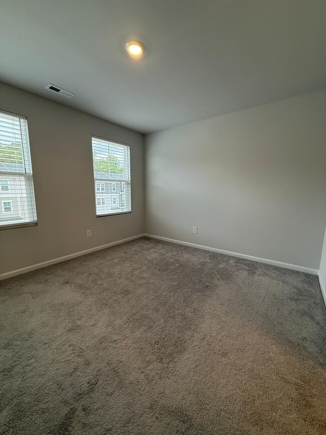 Building Photo - 409 Deercroft Dr