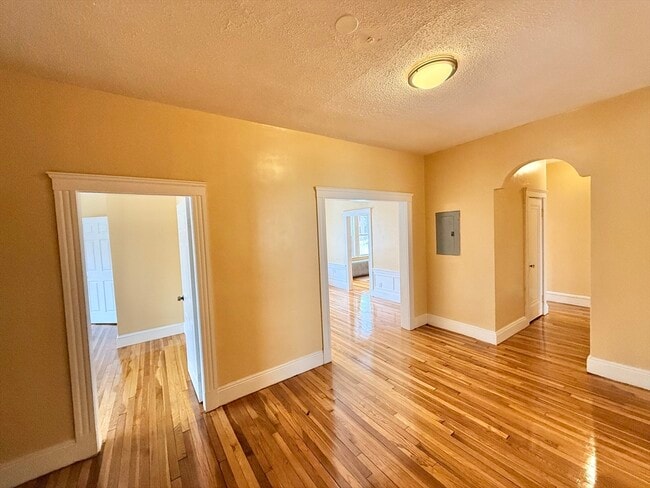 Building Photo - 6 Tennis Rd