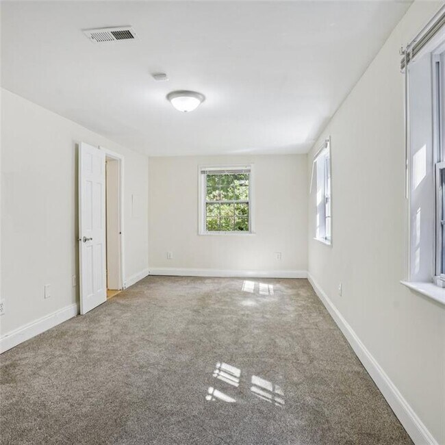 Building Photo - 3859 Peachtree Dunwoody Rd