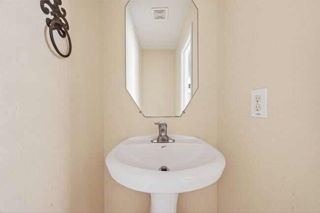 Building Photo - 5626 Claybeck Ln
