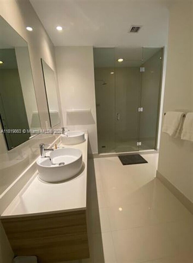 Building Photo - 121 NE 34th St