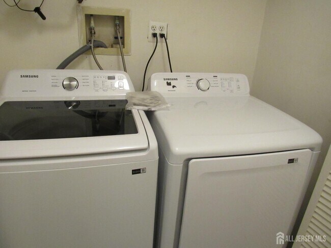 Building Photo - 32 Lafayette Ct