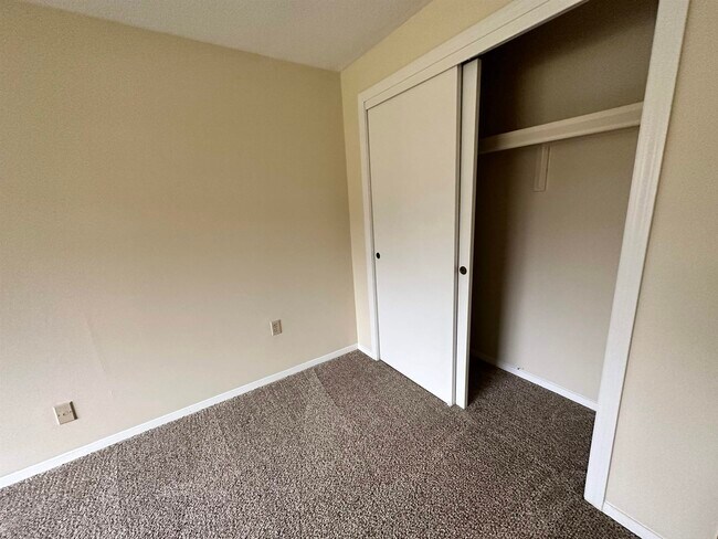 Building Photo - 99 Powers St