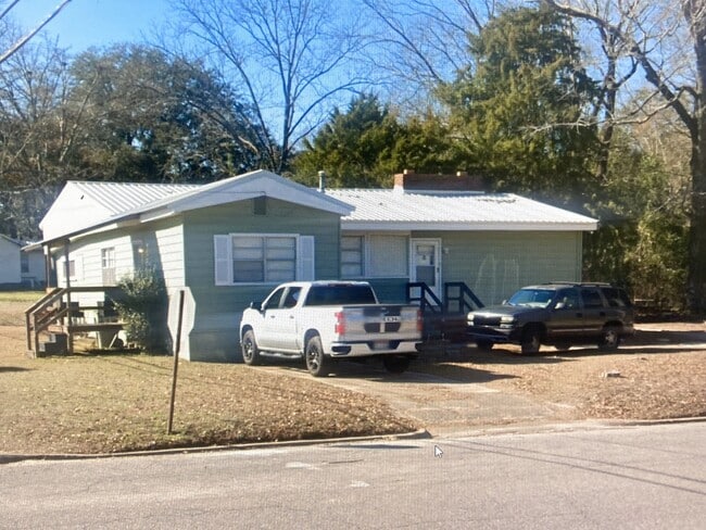 Primary Photo - 878 Mathews Ave