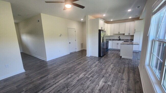 Building Photo - 929 Olympic Ct