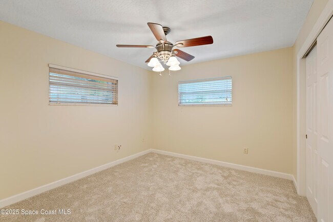 Building Photo - 215 S Robert Way