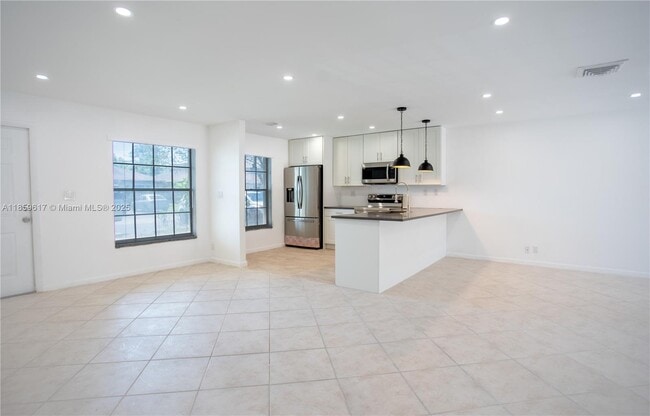 Building Photo - 2615 SW 74th Terrace
