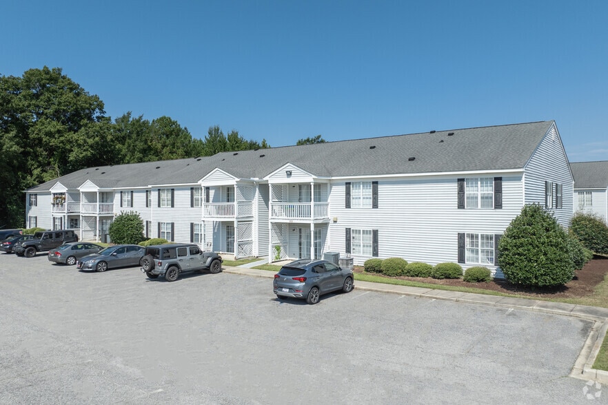 Primary Photo - Forest Lake Apartments