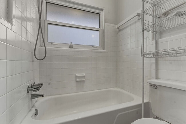 Building Photo - 413 E 7th Ave