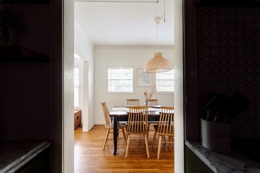 Building Photo - 1025 N 34th St