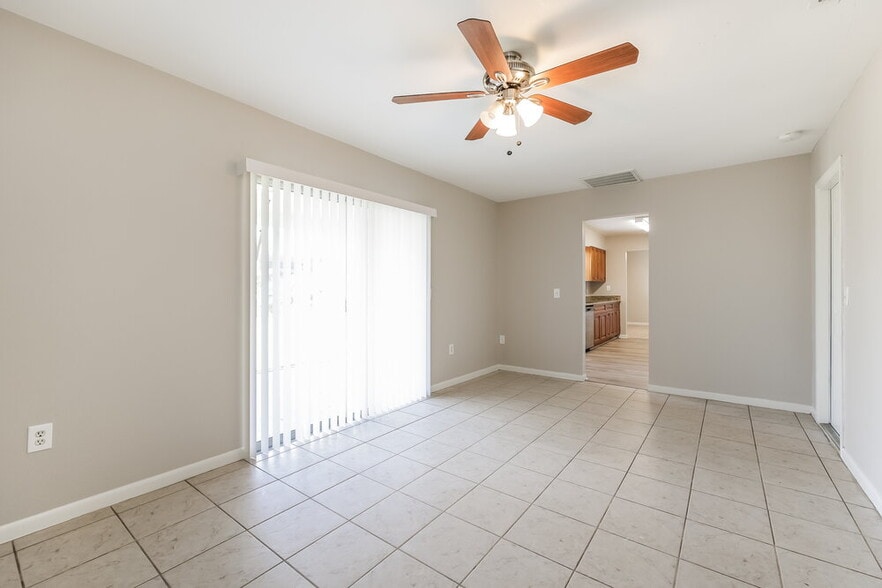 Building Photo - 2122 SE 6th Ln