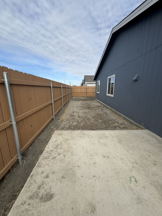 Building Photo - Open Concept Living