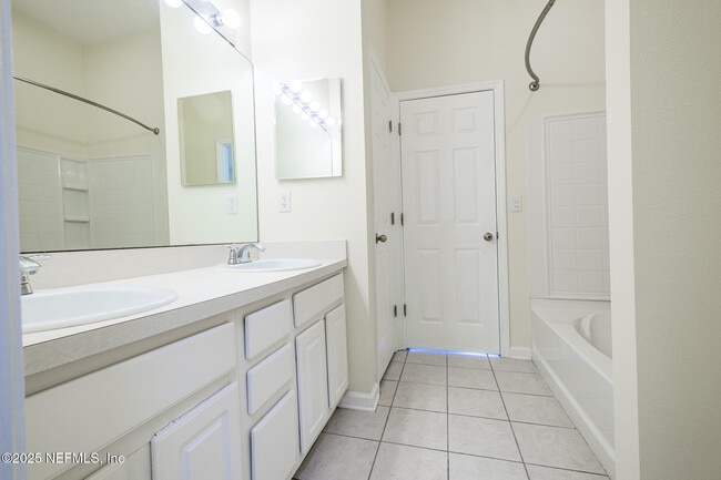 Building Photo - 5719 Parkstone Crossing Dr