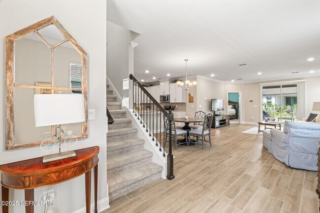 Building Photo - 121 Thistleton Wy