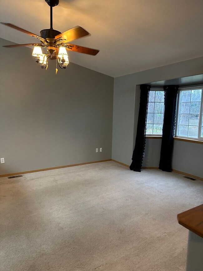 Building Photo - 4755 W Ronnies Cir