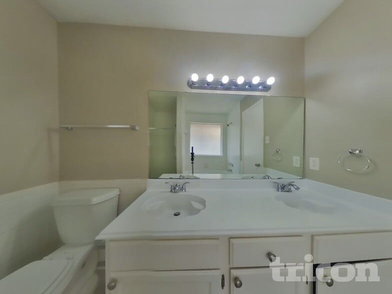 Building Photo - 18711 Highland Trail