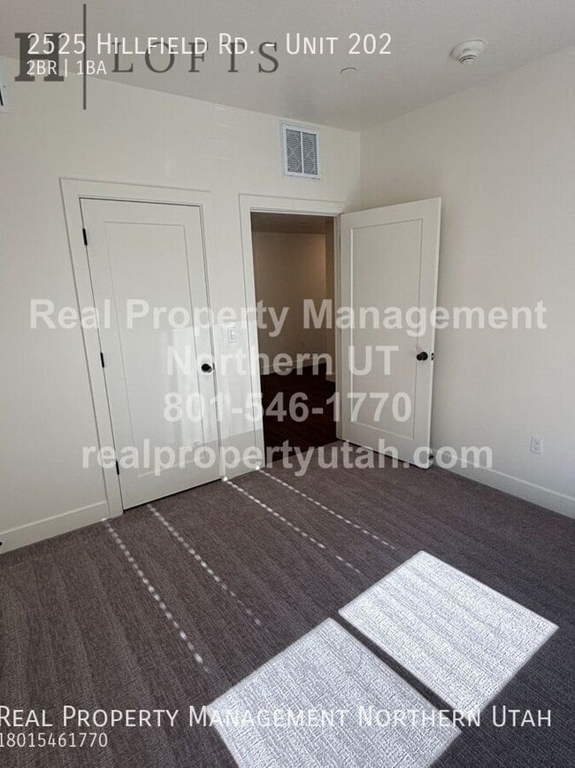 Building Photo - 2525 Hillfield Rd.-Unit 202