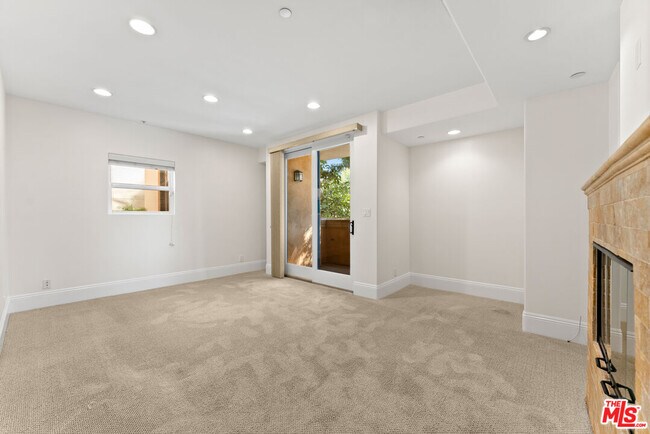 Building Photo - 16123 Sunset Blvd