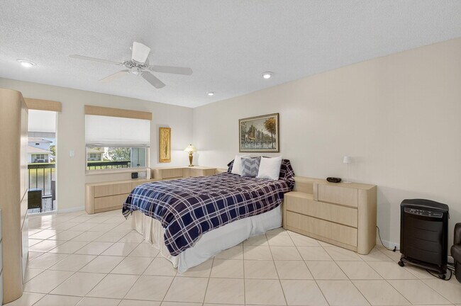 Building Photo - 13769 Date Palm Ct