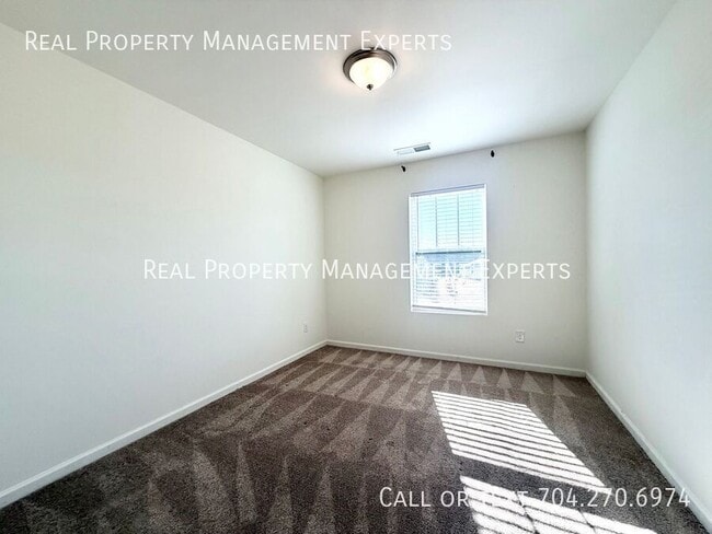 Building Photo - 6017 Rizer Dr