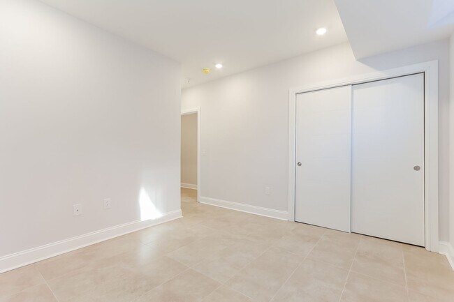 Building Photo - 953 Belmont Ave