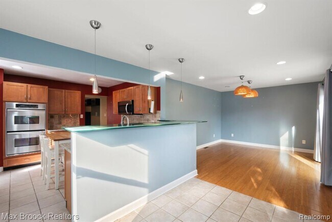 Building Photo - 3602 Elmhurst Ave