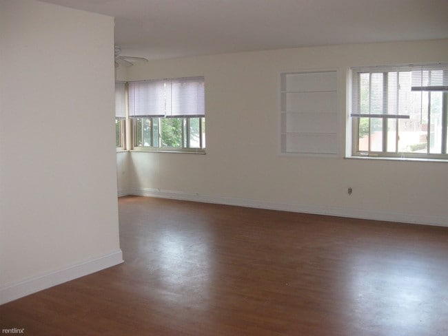 Building Photo - 11741 Edgewater Dr