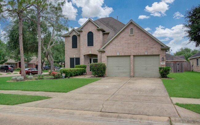 Building Photo - 3203 Blaesser Dr